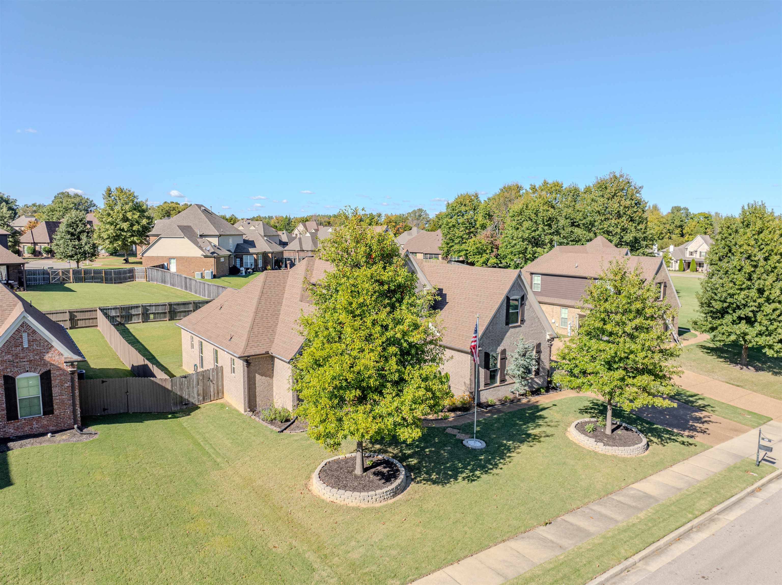 Collierville, Tennessee 38017, United States, 4 Bedrooms Bedrooms, ,3 BathroomsBathrooms,Residential,Pending,38207