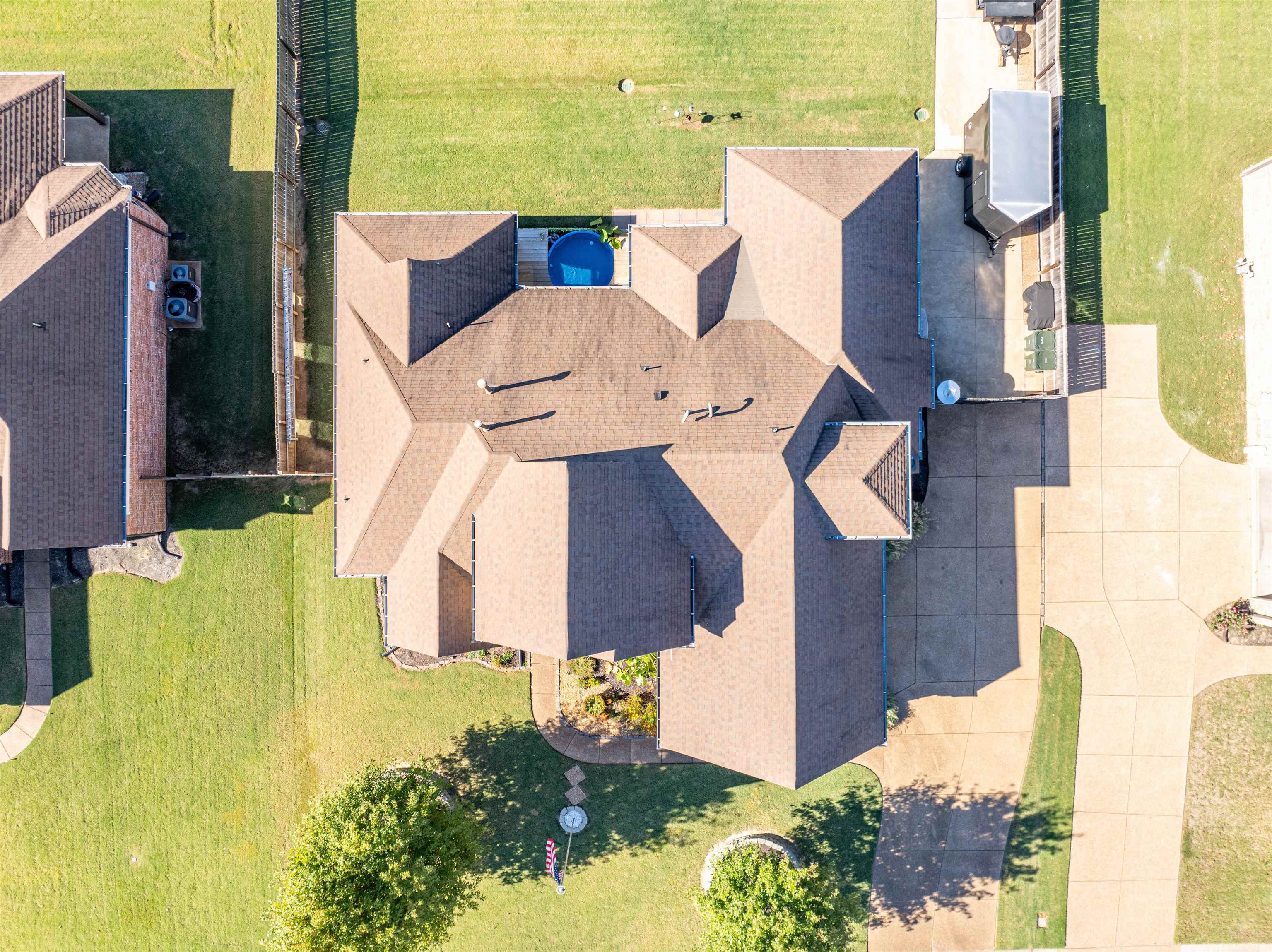 Collierville, Tennessee 38017, United States, 4 Bedrooms Bedrooms, ,3 BathroomsBathrooms,Residential,Pending,38207