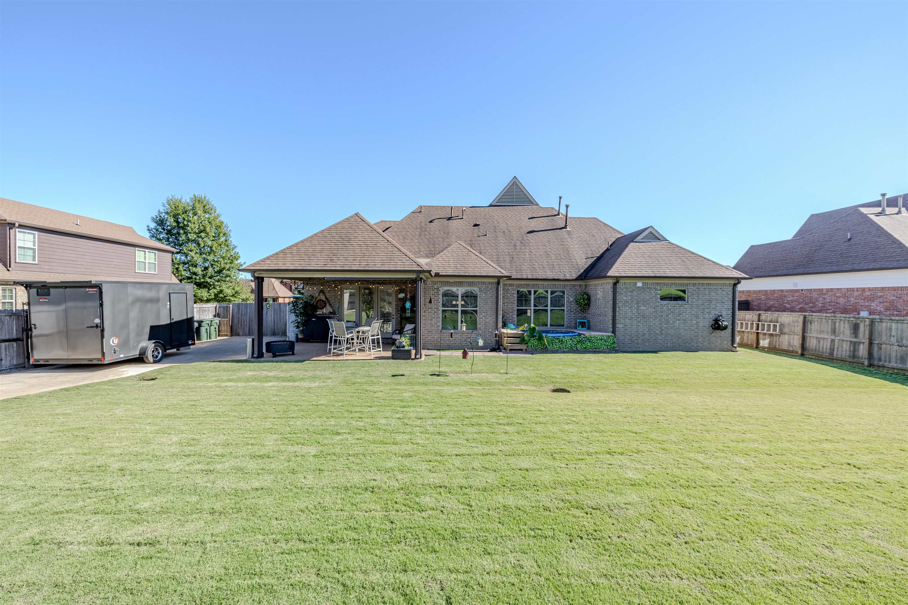 Collierville, Tennessee 38017, United States, 4 Bedrooms Bedrooms, ,3 BathroomsBathrooms,Residential,Pending,38207