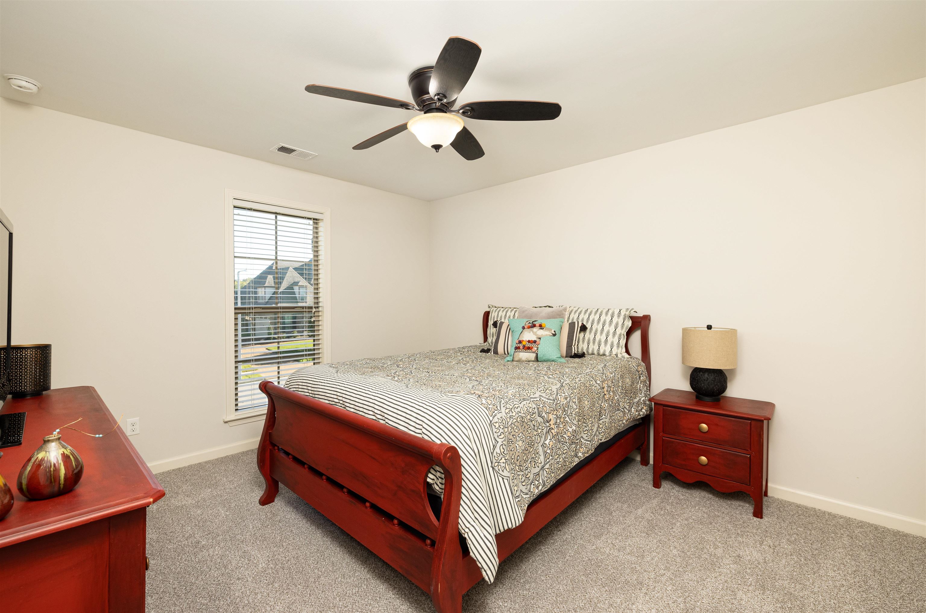 Collierville, Tennessee 38017, United States, 4 Bedrooms Bedrooms, ,3 BathroomsBathrooms,Residential,Pending,38207