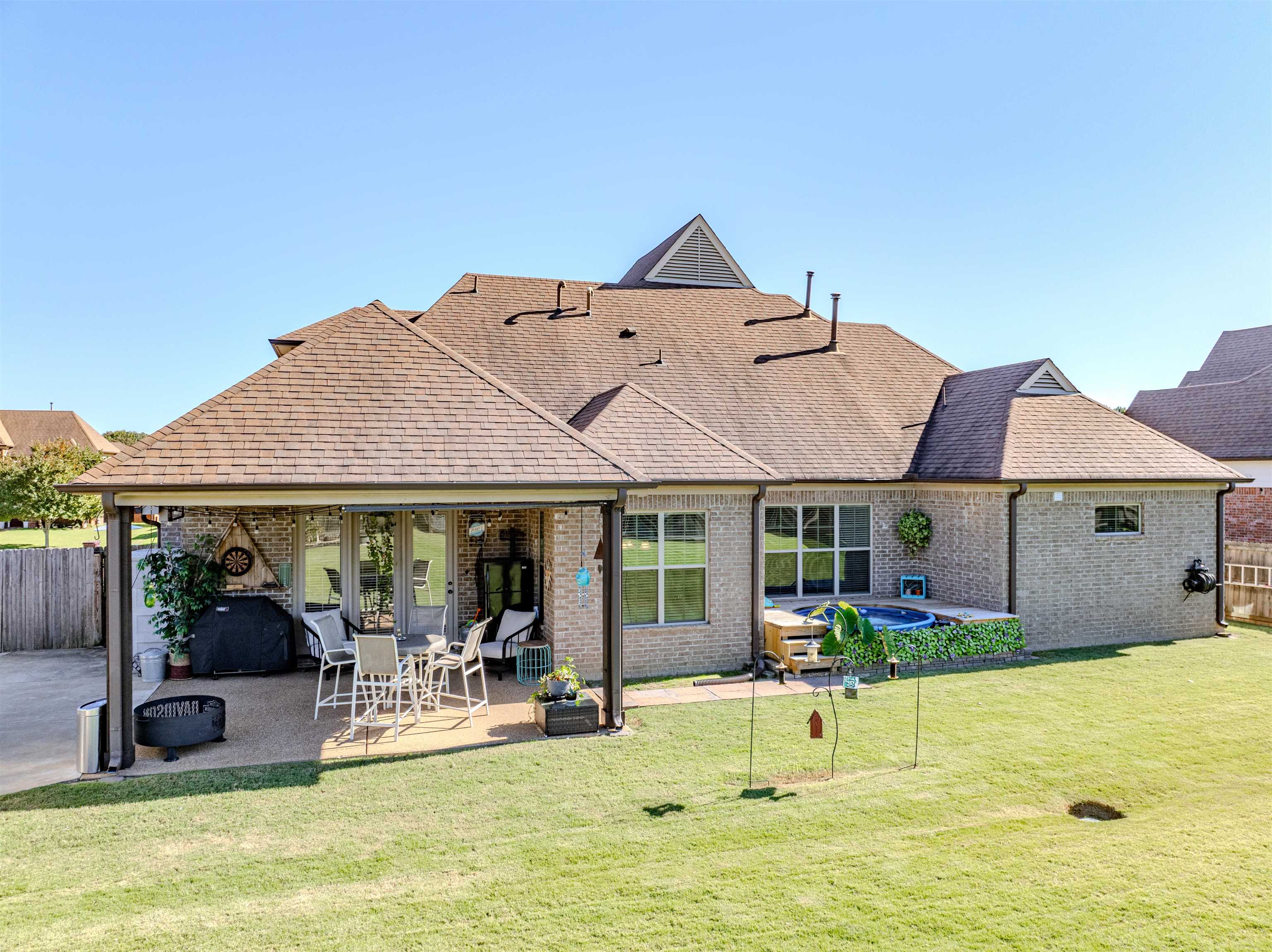 Collierville, Tennessee 38017, United States, 4 Bedrooms Bedrooms, ,3 BathroomsBathrooms,Residential,Pending,38207