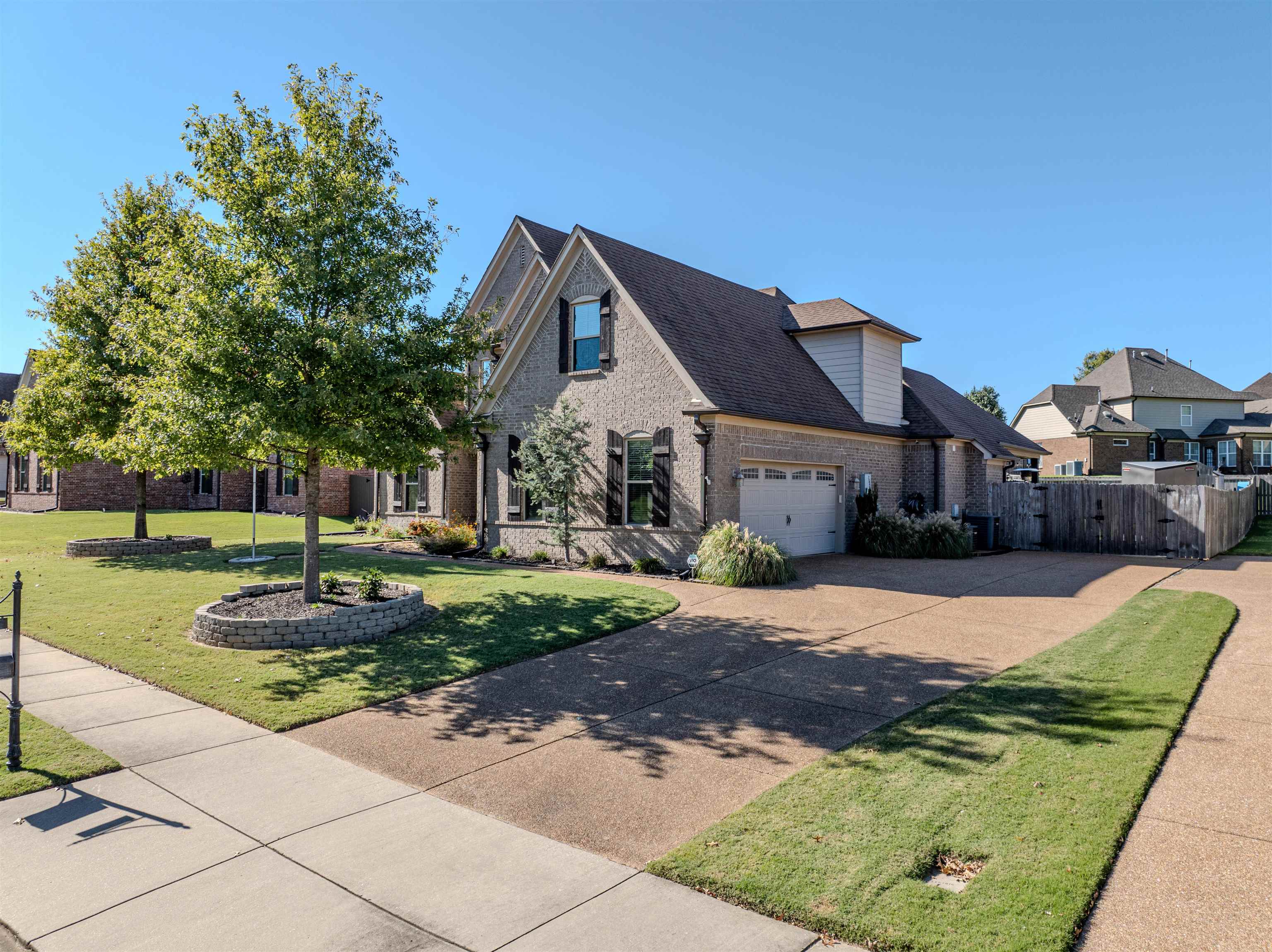 Collierville, Tennessee 38017, United States, 4 Bedrooms Bedrooms, ,3 BathroomsBathrooms,Residential,Pending,38207