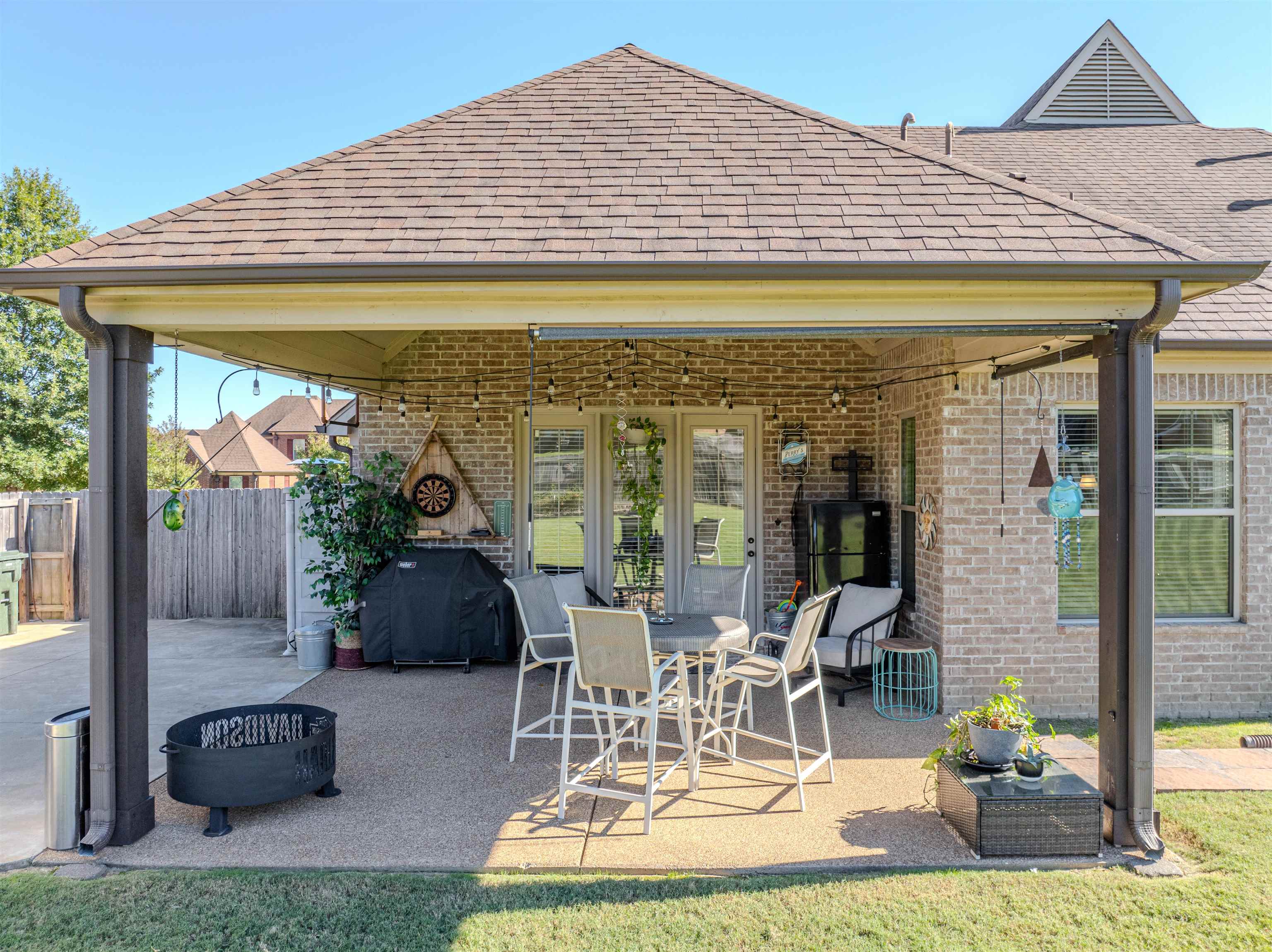 Collierville, Tennessee 38017, United States, 4 Bedrooms Bedrooms, ,3 BathroomsBathrooms,Residential,Pending,38207