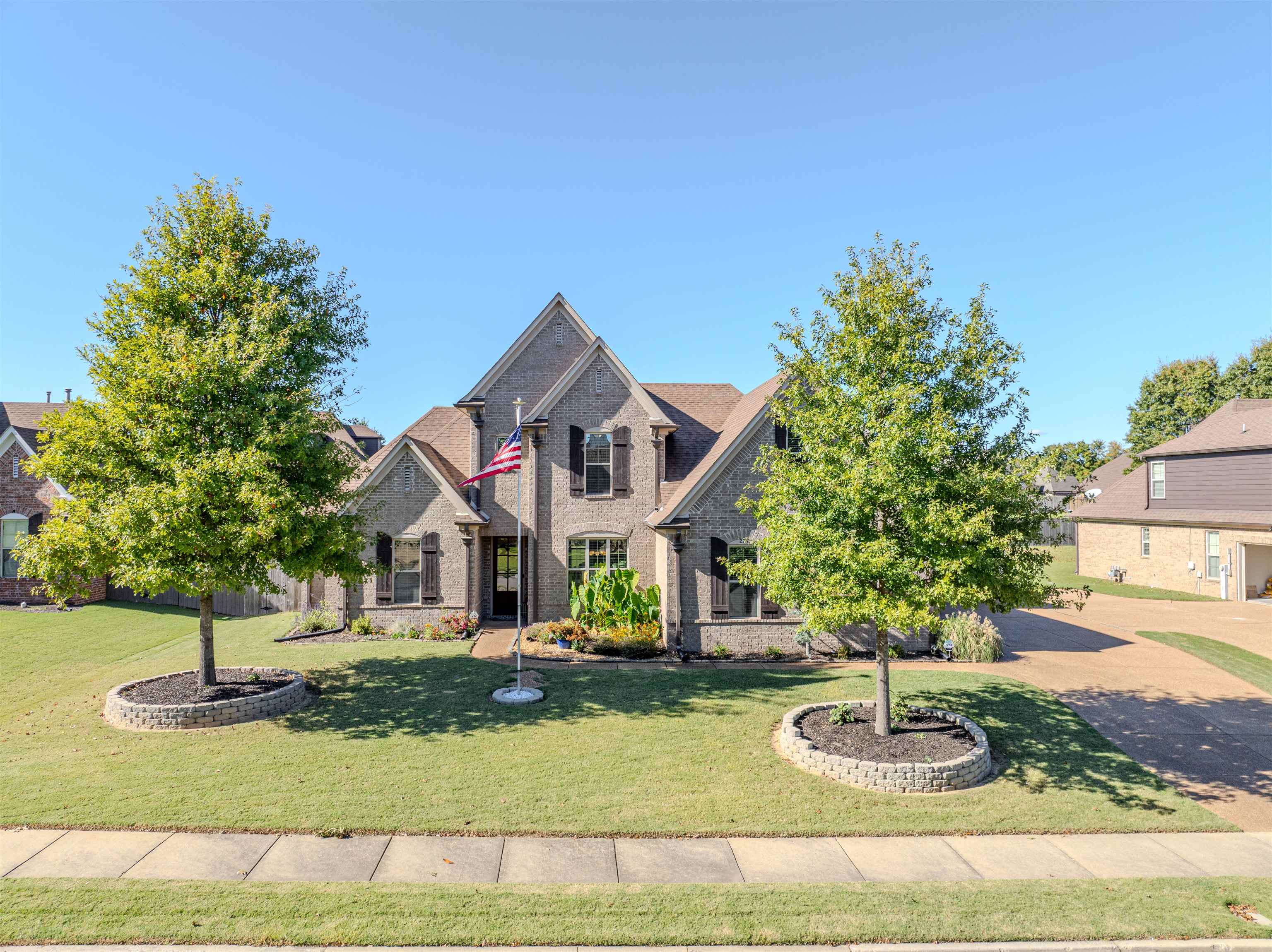 Collierville, Tennessee 38017, United States, 4 Bedrooms Bedrooms, ,3 BathroomsBathrooms,Residential,Pending,38207