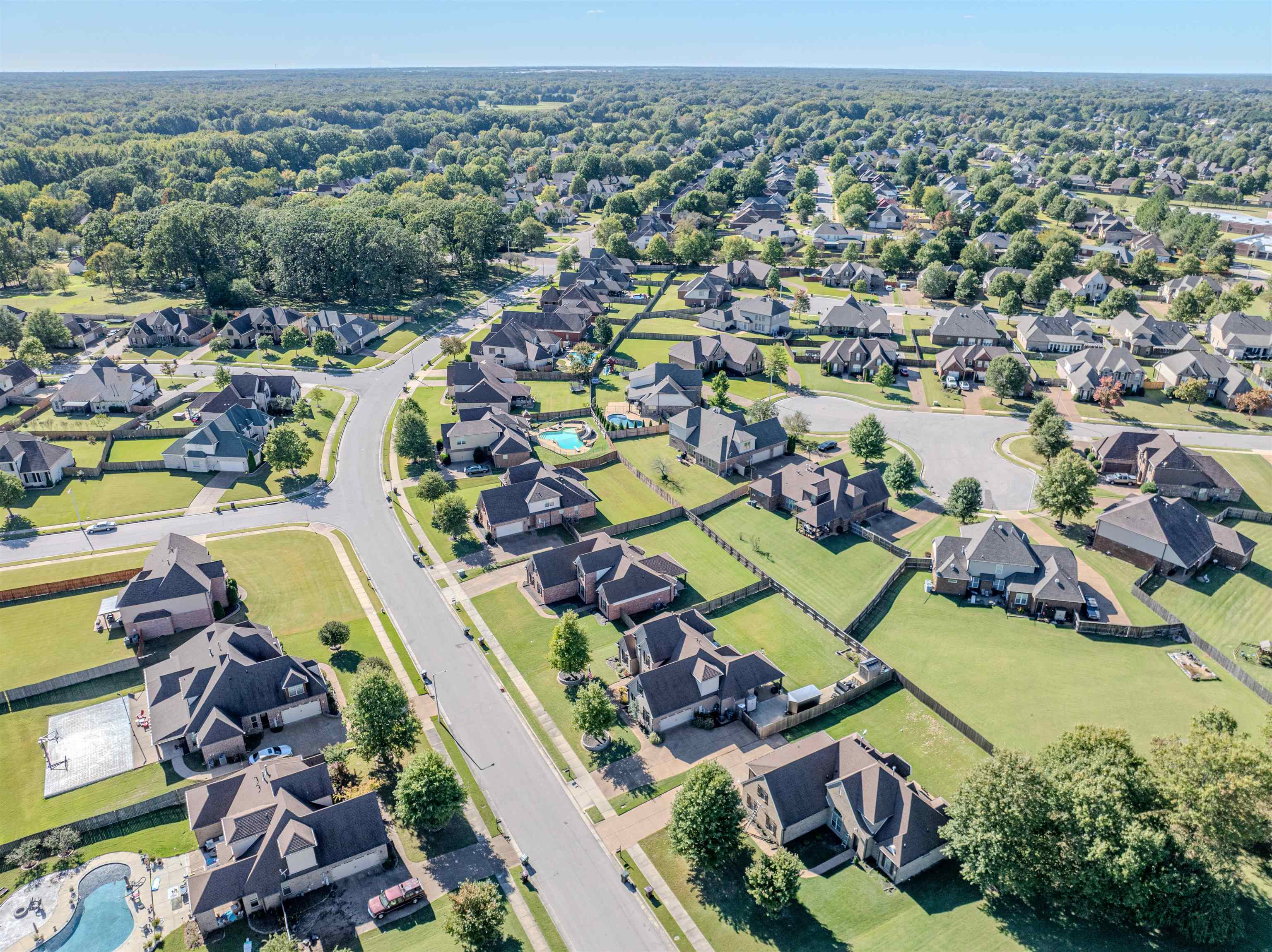 Collierville, Tennessee 38017, United States, 4 Bedrooms Bedrooms, ,3 BathroomsBathrooms,Residential,Pending,38207