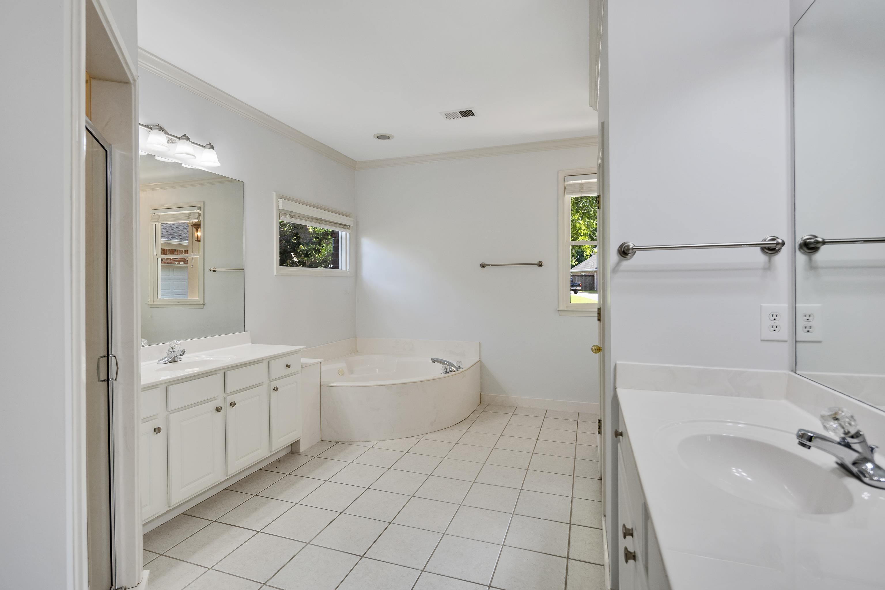 Lakeland, Tennessee 38002, United States, 5 Bedrooms Bedrooms, ,3 BathroomsBathrooms,Residential,Active,125177