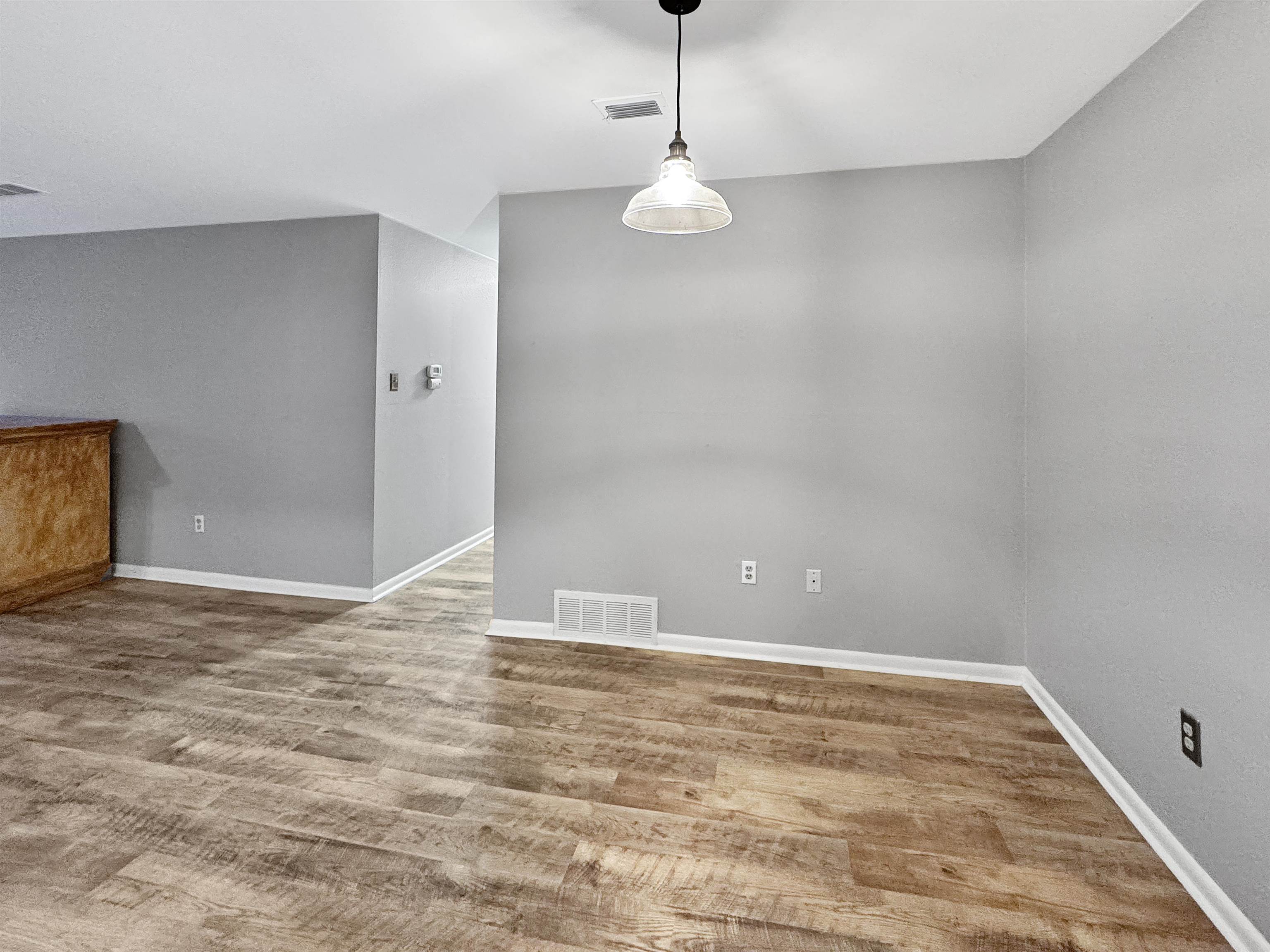 Memphis, Tennessee 38117, United States, 2 Bedrooms Bedrooms, ,2 BathroomsBathrooms,Residential,Active,35552