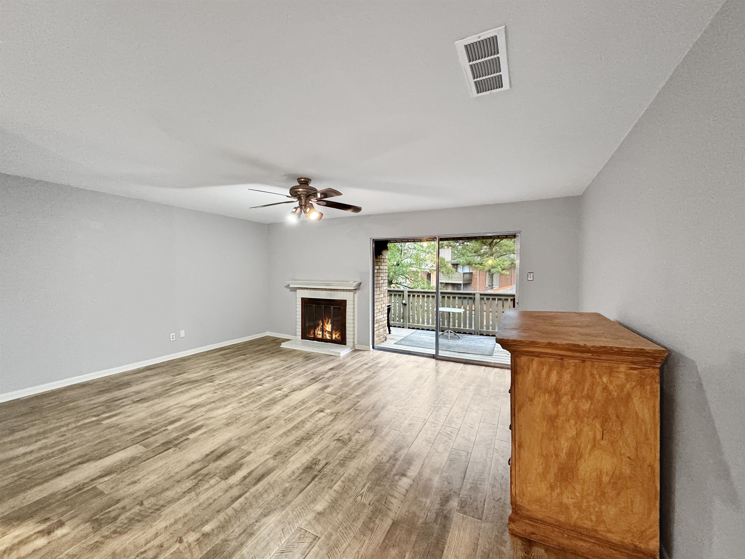 Memphis, Tennessee 38117, United States, 2 Bedrooms Bedrooms, ,2 BathroomsBathrooms,Residential,Active,35552