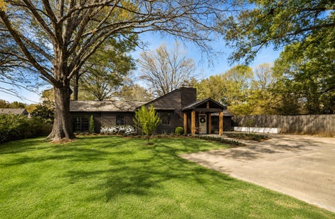 Photo of 306 W POPLAR AVE, Collierville, TN 38017 (MLS # 10229942)