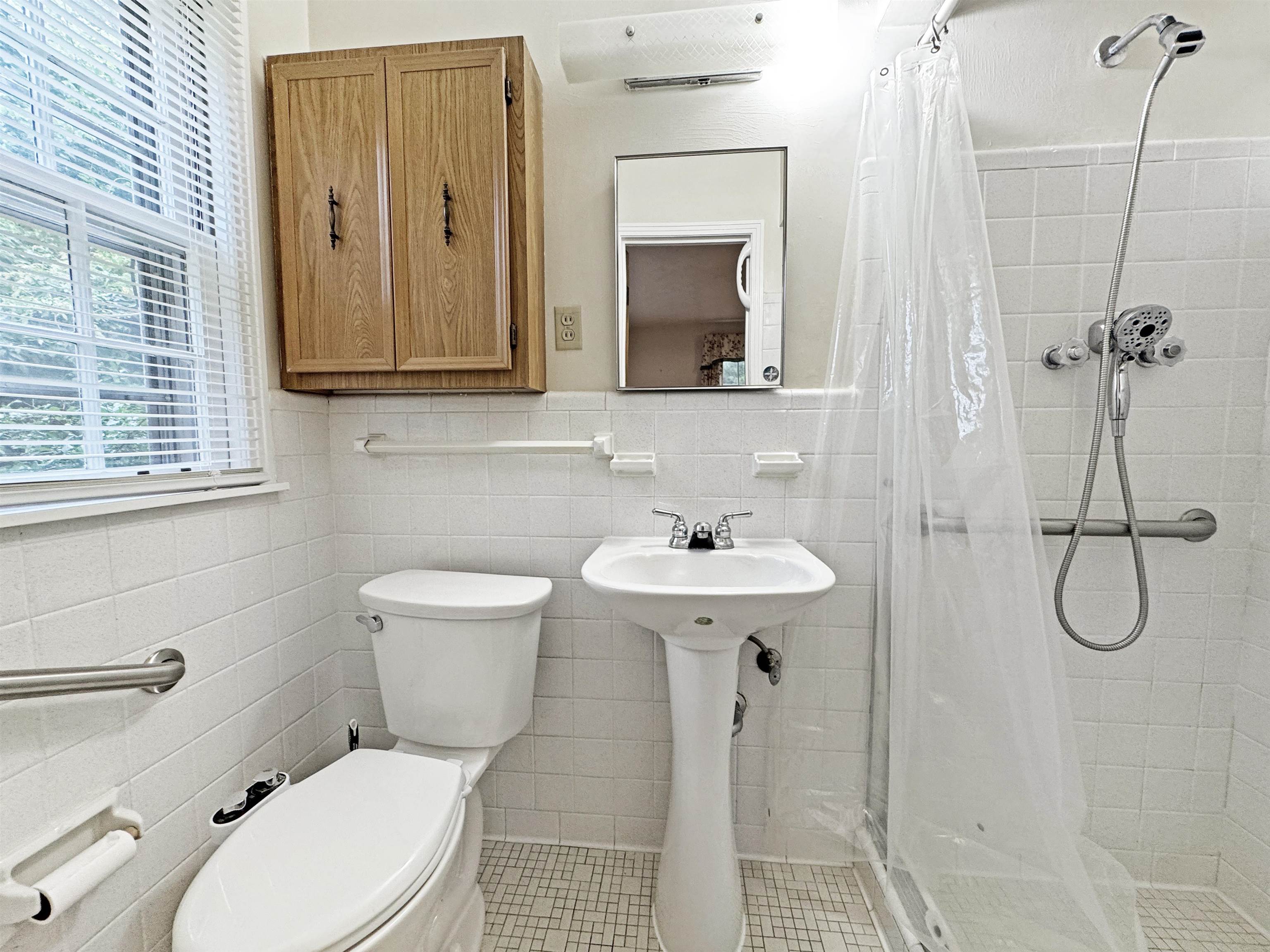 Memphis, Tennessee 38128, United States, 5 Bedrooms Bedrooms, ,3 BathroomsBathrooms,Residential,Pending,152803