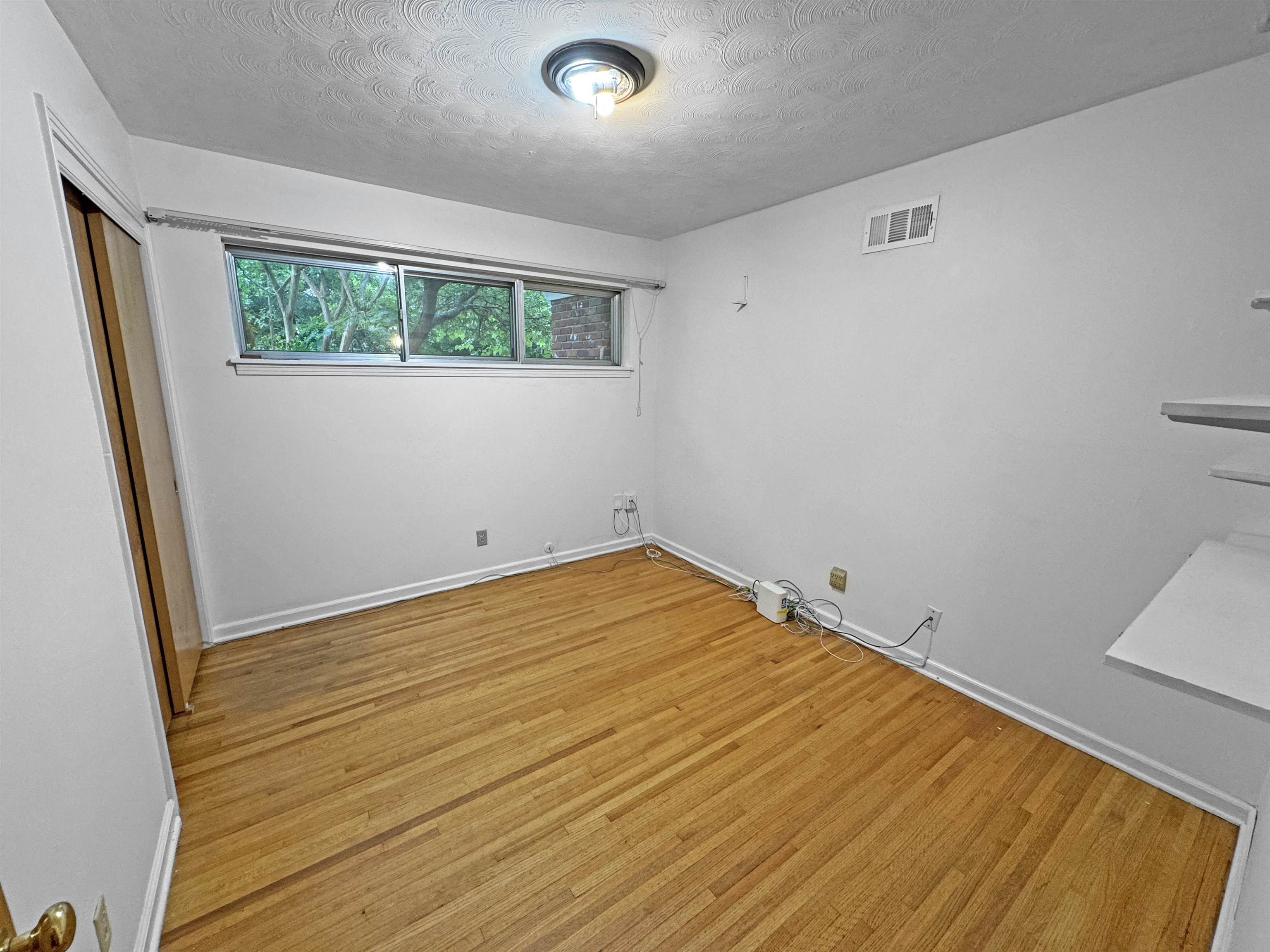 Memphis, Tennessee 38128, United States, 5 Bedrooms Bedrooms, ,3 BathroomsBathrooms,Residential,Pending,152803