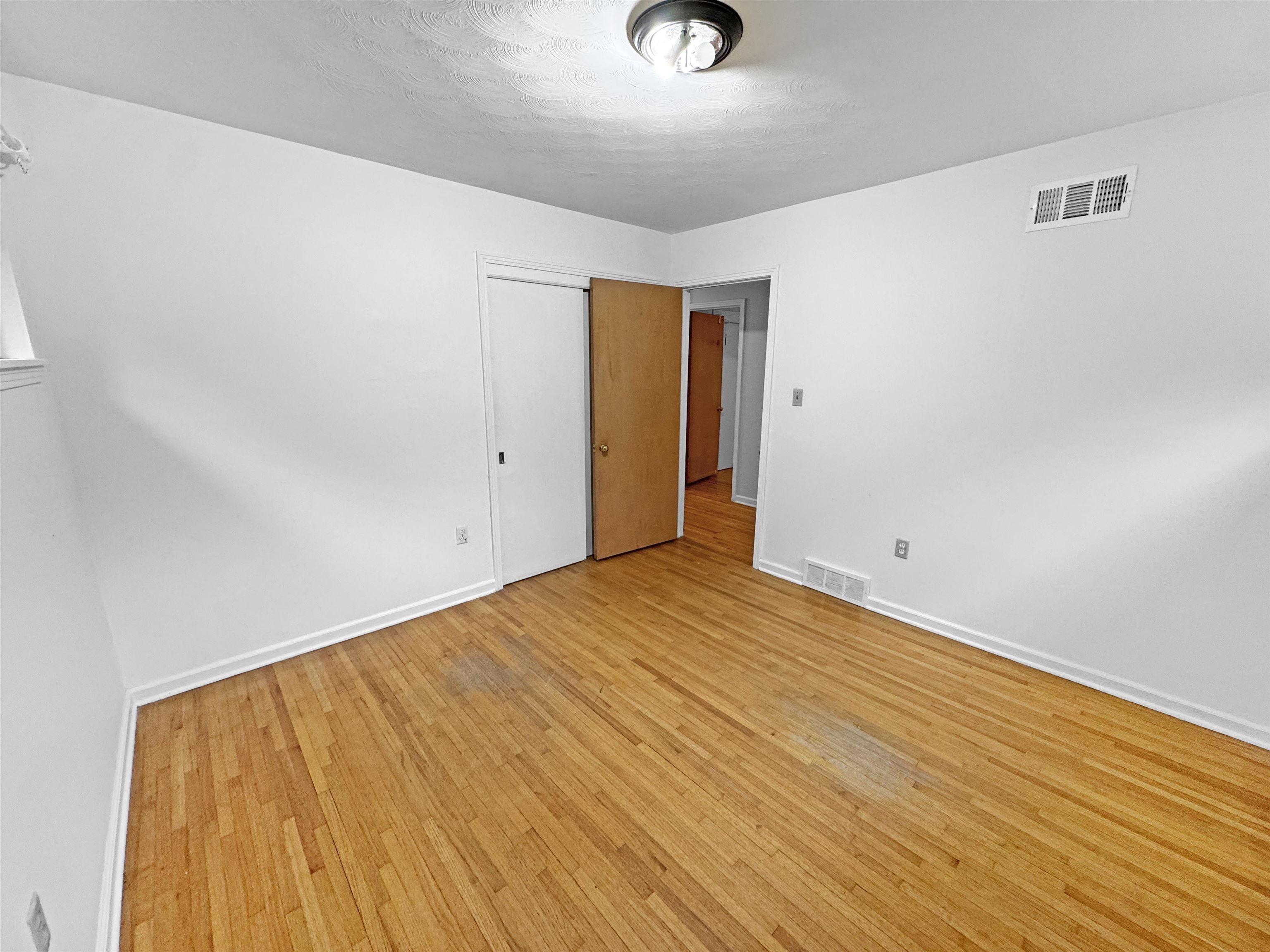 Memphis, Tennessee 38128, United States, 5 Bedrooms Bedrooms, ,3 BathroomsBathrooms,Residential,Pending,152803