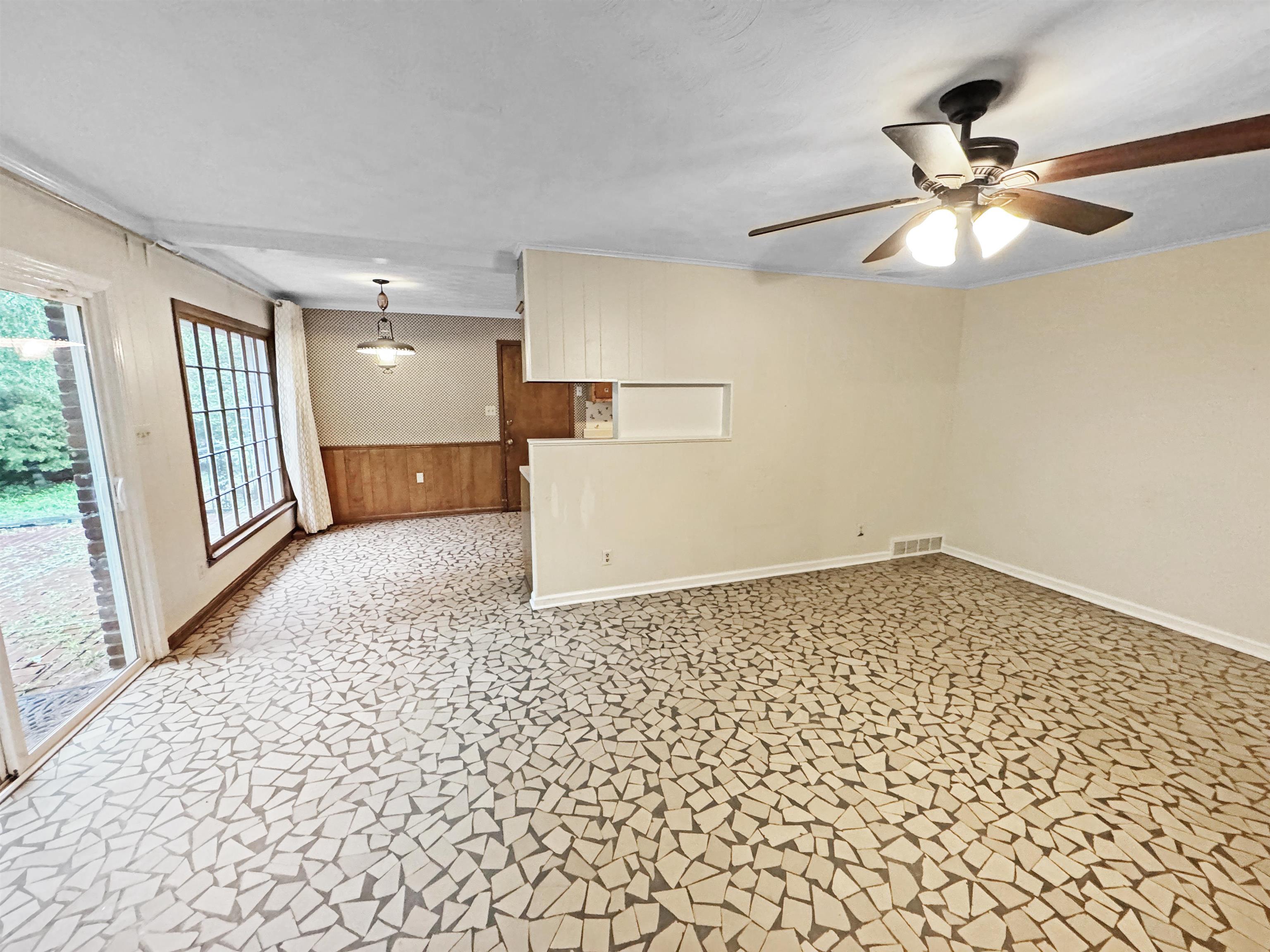 Memphis, Tennessee 38128, United States, 5 Bedrooms Bedrooms, ,3 BathroomsBathrooms,Residential,Pending,152803