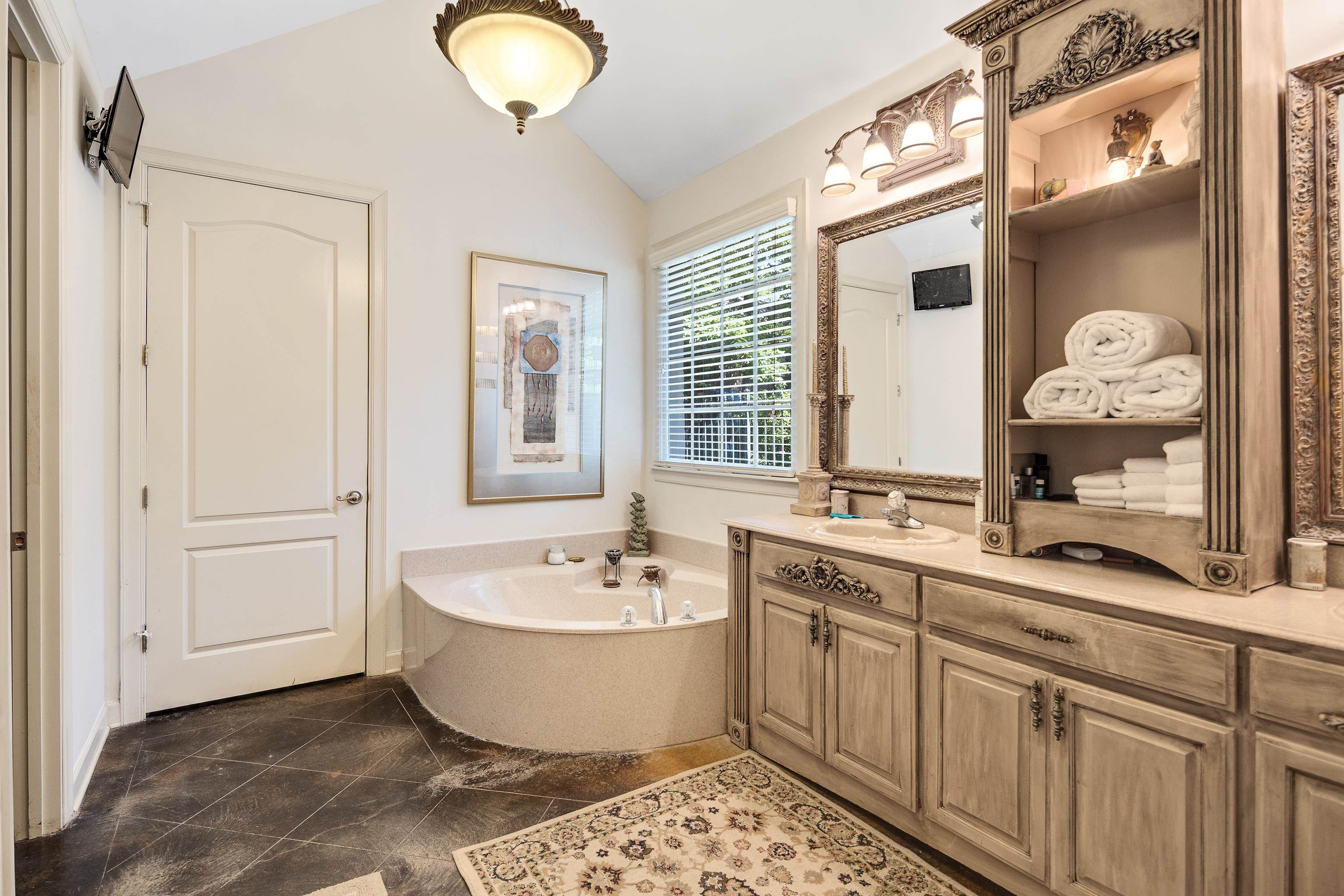 Collierville, Tennessee 38017, United States, 5 Bedrooms Bedrooms, ,4 BathroomsBathrooms,Residential,Active,97072