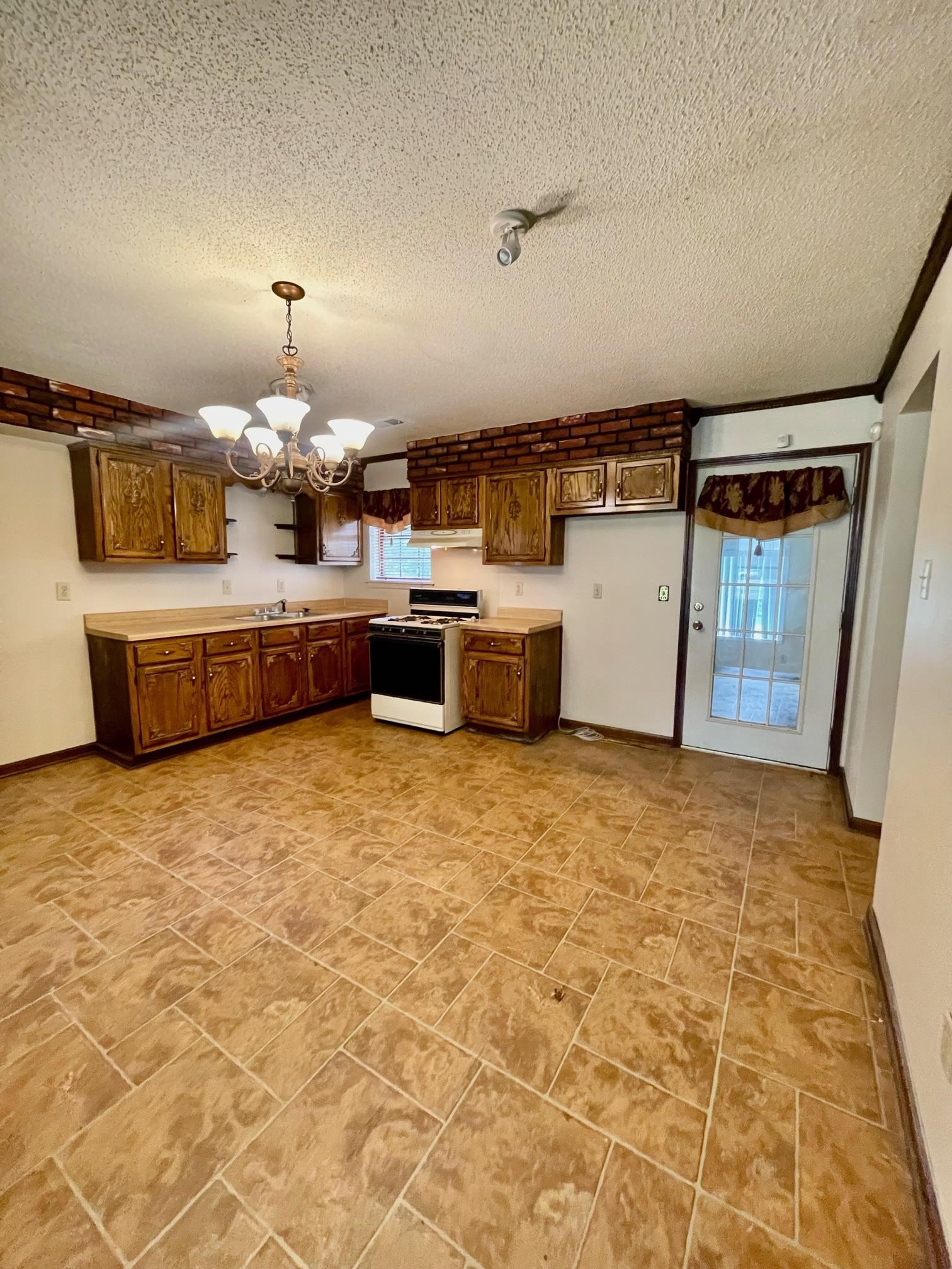 Photo 6 of 14 of 5359 CLINCHPORT CIR house