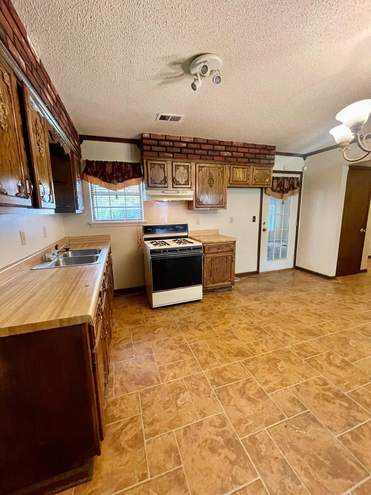 Photo 5 of 14 of 5359 CLINCHPORT CIR house