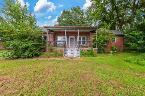 Photo of 1305 HOLLYWOOD DR, Jackson, TN 38301 (MLS # 10226626)
