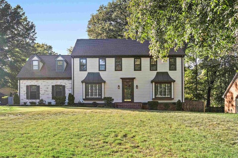 Photo of 1915 HIDDEN OAKS DR, Germantown, TN 38138 (MLS # 10232315)