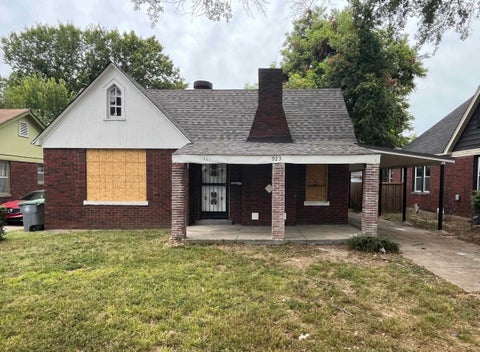Photo of 923 GARLAND ST, Memphis, TN 38107 (MLS # 10224242)