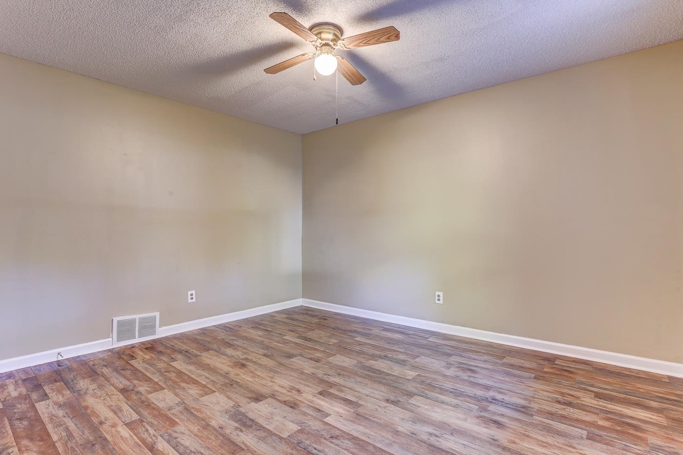 Munford, Tennessee 38058, United States, 4 Bedrooms Bedrooms, ,3 BathroomsBathrooms,Residential,Active,225411