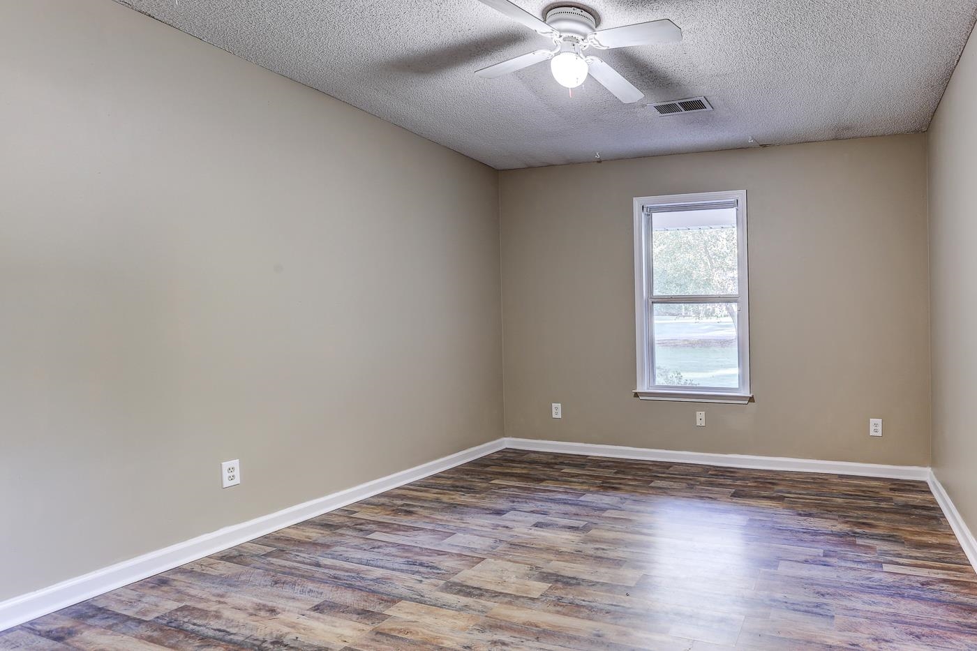 Munford, Tennessee 38058, United States, 4 Bedrooms Bedrooms, ,3 BathroomsBathrooms,Residential,Active,225411