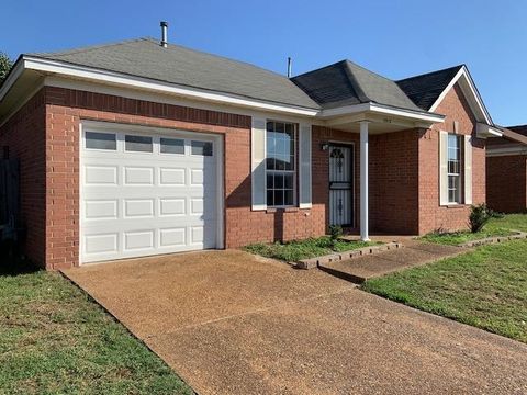 Photo of 3912 AUTUMN HARVEST LN, Unincorporated, TN 38125 (MLS # 10216465)