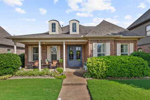Photo of 1615 POPPY HILLS DR, Collierville, TN 38017 (MLS # 10226084)