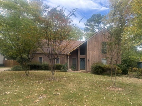 Photo of 1859 RIVER VALLEY DR, Germantown, TN 38138 (MLS # 10233395)