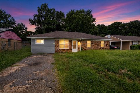 Photo of 2 E PAXTON LN, Memphis, TN 38109 (MLS # 10226878)