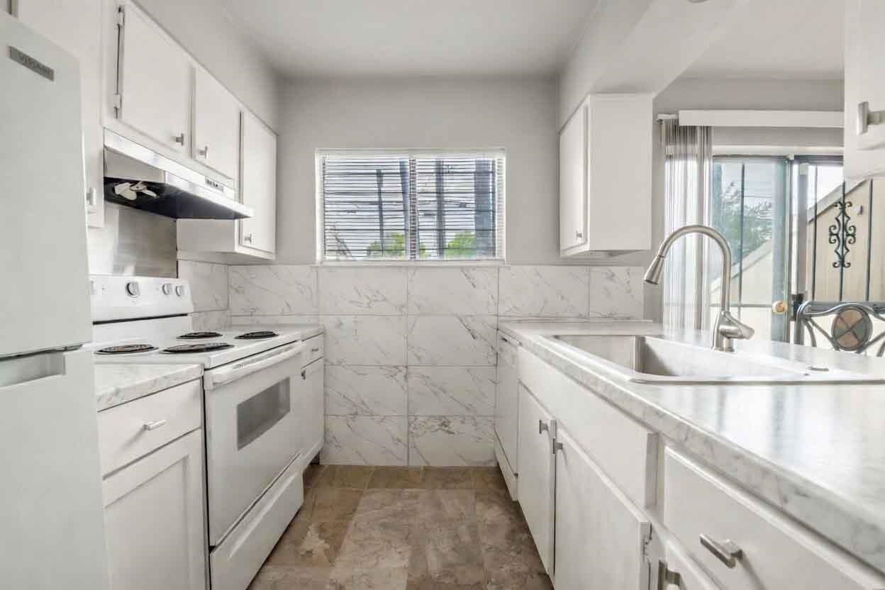 2415 WEST END ROW A-5