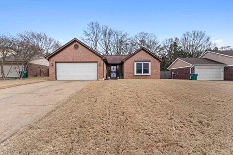 Photo of 35 PINE RIDGE LN, Oakland, TN 38060 (MLS # 10215935)