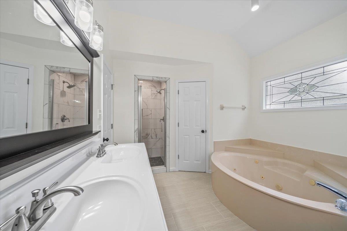 Collierville, Tennessee 38017, United States, 4 Bedrooms Bedrooms, ,3 BathroomsBathrooms,Residential,Active,176022