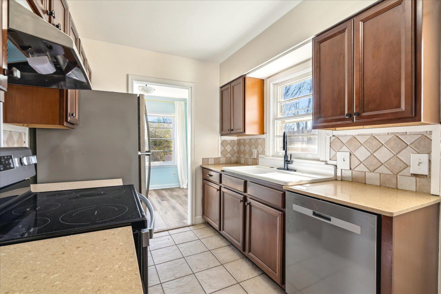 Memphis, Tennessee 38122, United States, 3 Bedrooms Bedrooms, ,1 BathroomBathrooms,Residential,Active,88710