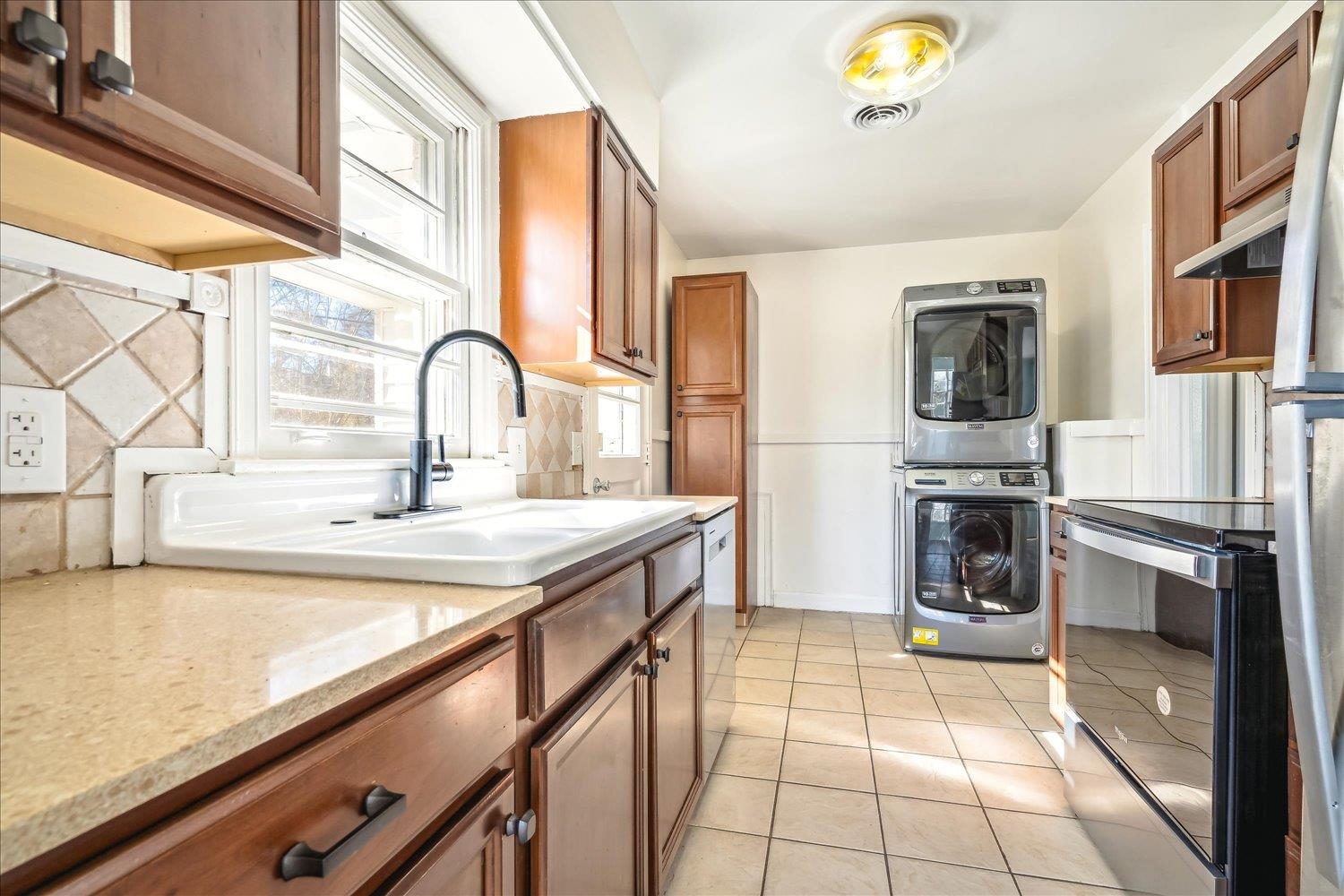 Memphis, Tennessee 38122, United States, 3 Bedrooms Bedrooms, ,1 BathroomBathrooms,Residential,Active,88710