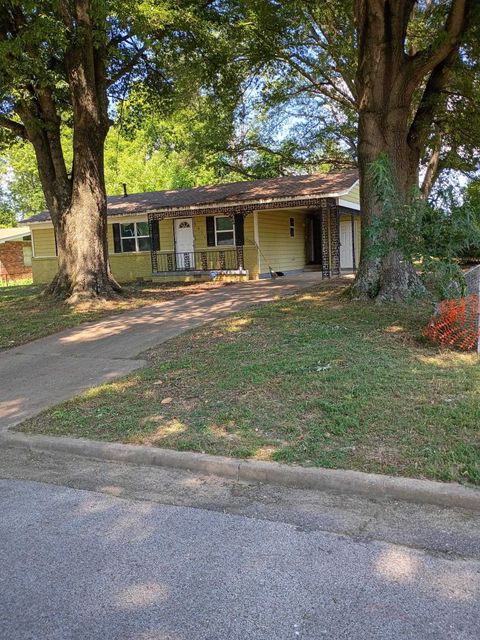 Photo of 4826 PEACE ST, Memphis, TN 38109 (MLS # 10213725)
