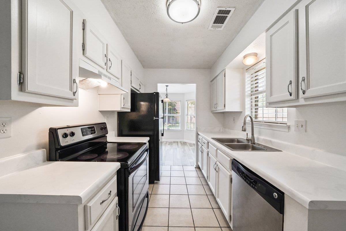 Memphis, Tennessee 38016, United States, 3 Bedrooms Bedrooms, ,2 BathroomsBathrooms,Residential,Pending,144948