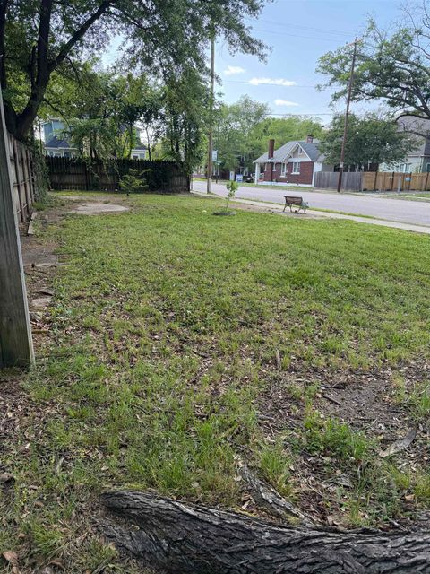 2219 YOUNG AVE Memphis TN 38104