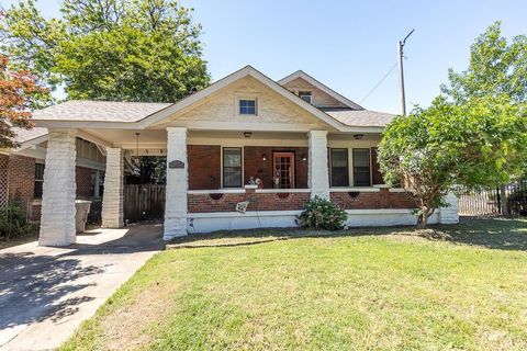Photo of 2371 PARKWAY PL, Memphis, TN 38112 (MLS # 10221763)