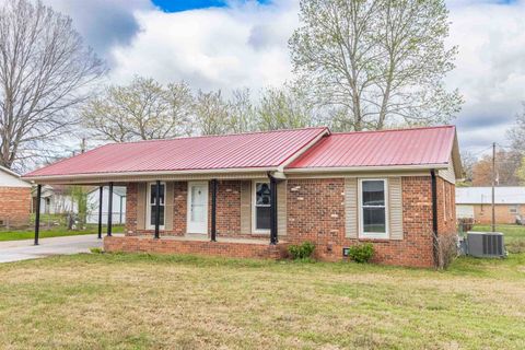 Photo of 536 RIDGEWAY DR, Bolivar, TN 38008 (MLS # 10216893)