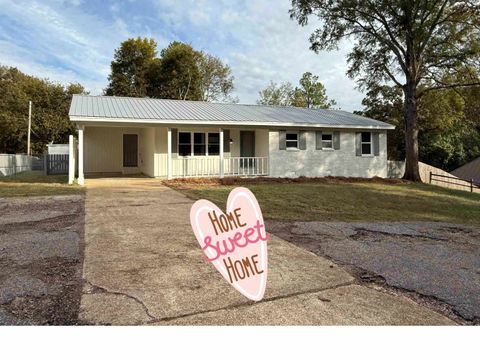 Photo of 110 ROLLING OAKS DR, Somerville, TN 38068 (MLS # 10208950)