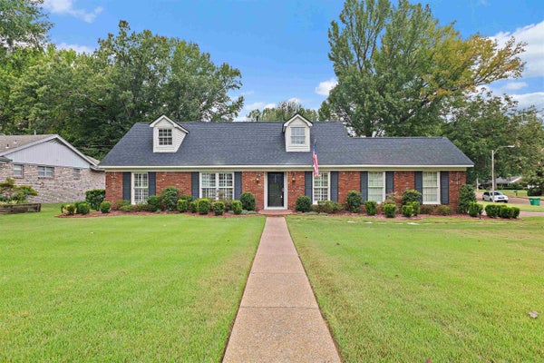 1635 POPLAR ESTATES PKWY, GERMANTOWN, TN 38138 - Image 70d1308993d7f4b7c8d7f23a7d2baef9/4231593071
