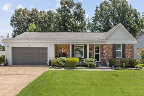 Photo of 1116 SIMMONS RIDGE DR, Collierville, TN 38017 (MLS # 10226667)