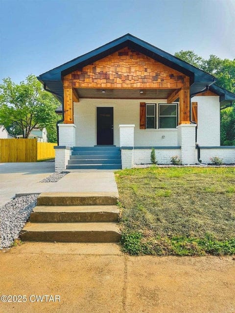 Photo of 125 HATTON ST, Jackson, TN 38301 (MLS # 10222523)