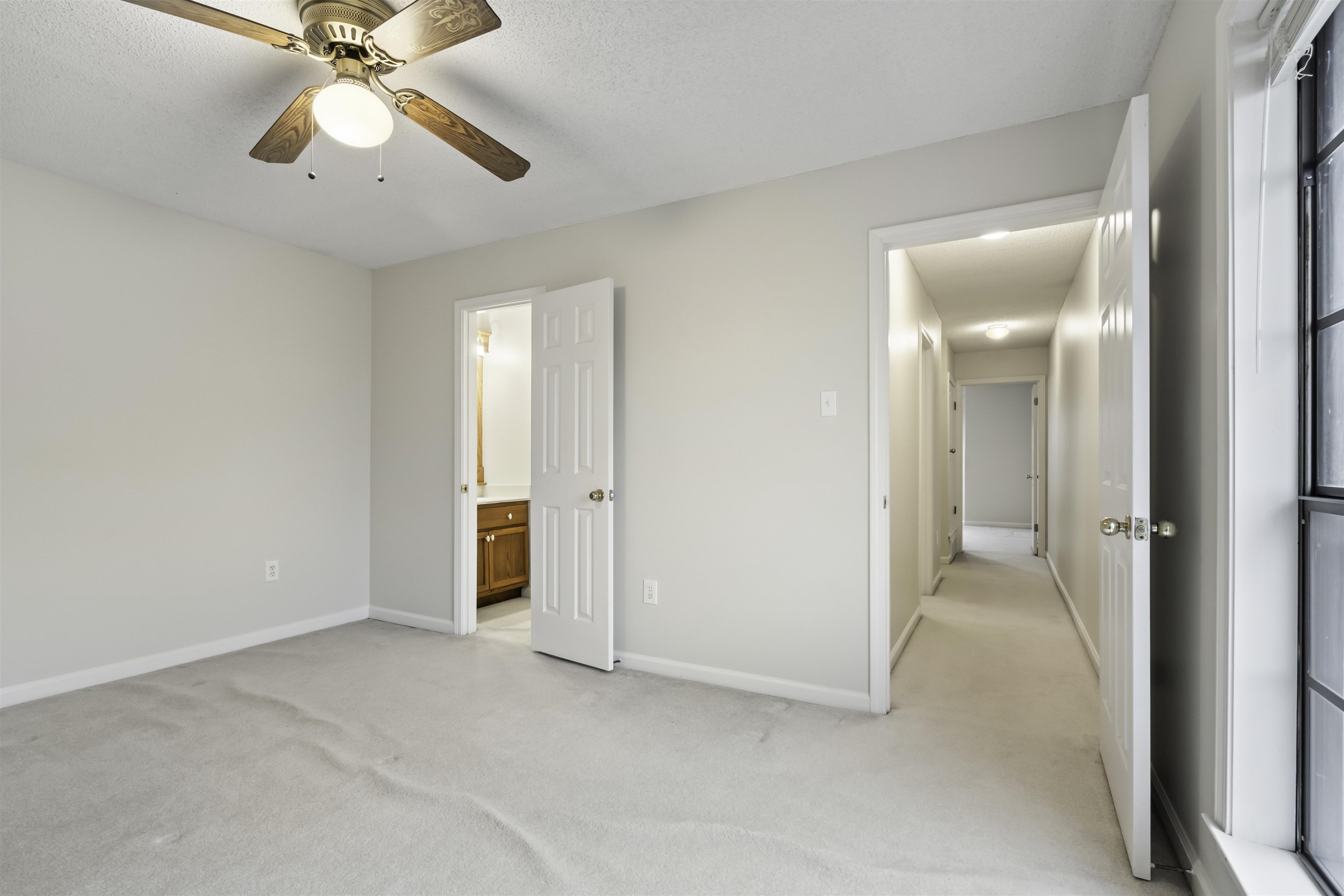 Memphis, Tennessee 38119, United States, 3 Bedrooms Bedrooms, ,3 BathroomsBathrooms,Residential,Pending,9161