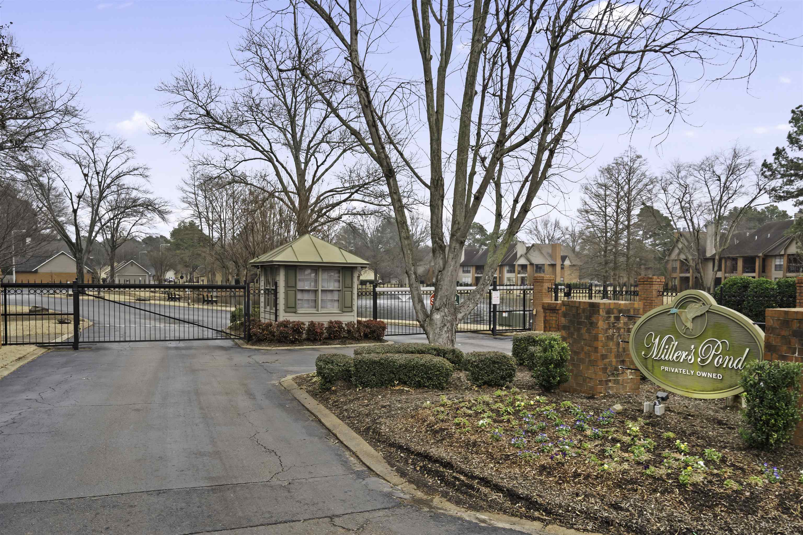 Memphis, Tennessee 38119, United States, 3 Bedrooms Bedrooms, ,3 BathroomsBathrooms,Residential,Pending,9161