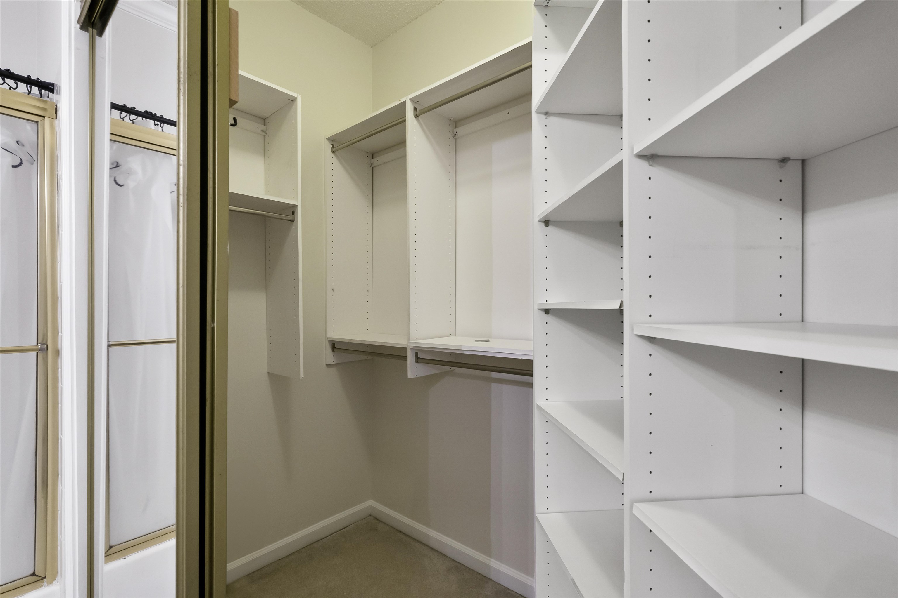 Memphis, Tennessee 38119, United States, 3 Bedrooms Bedrooms, ,3 BathroomsBathrooms,Residential,Pending,9161