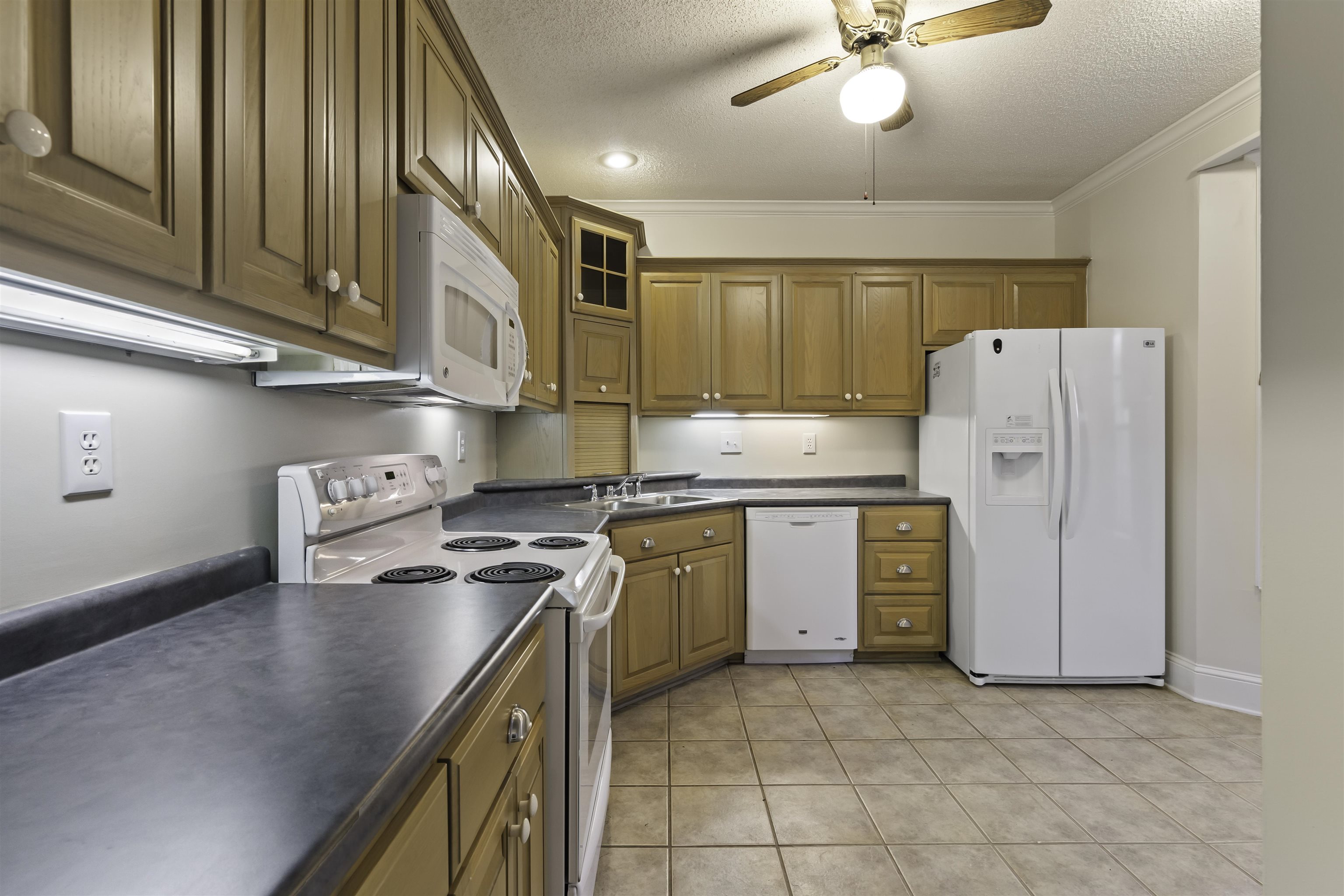 Memphis, Tennessee 38119, United States, 3 Bedrooms Bedrooms, ,3 BathroomsBathrooms,Residential,Pending,9161