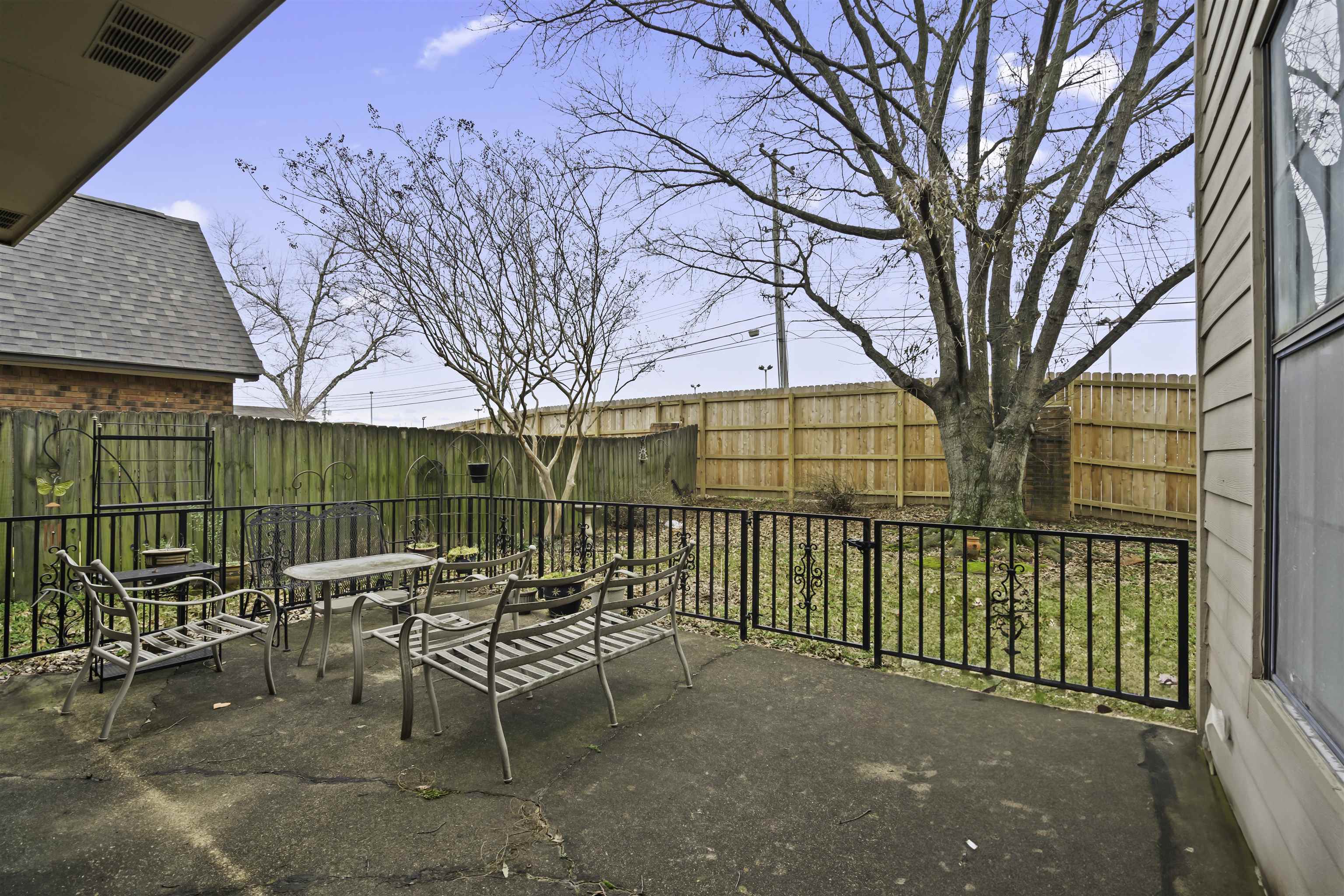 Memphis, Tennessee 38119, United States, 3 Bedrooms Bedrooms, ,3 BathroomsBathrooms,Residential,Pending,9161