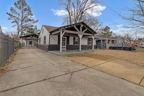 Photo of 4251 RIVIERA RD, Memphis, TN 38108 (MLS # 10214671)