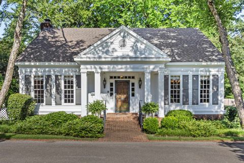 Photo of 1591 E CLANLO DR, Memphis, TN 38104 (MLS # 10224469)